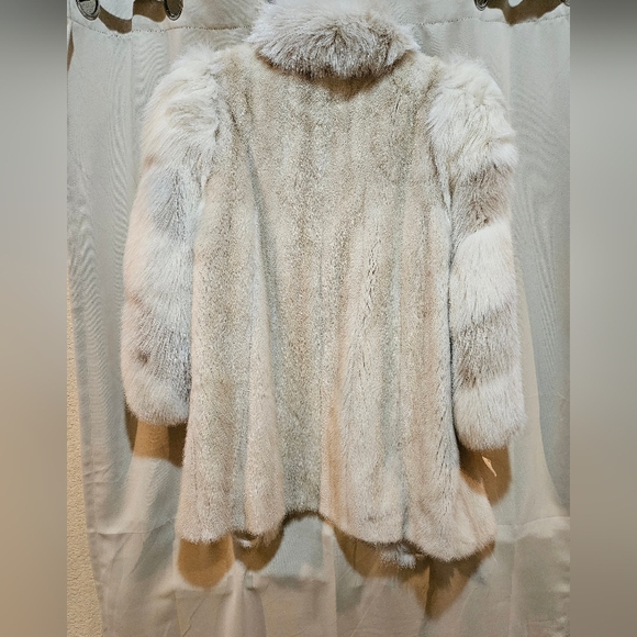 Rovalia Mink Stroller with Shadow Fox Trim - Picture 6 of 6